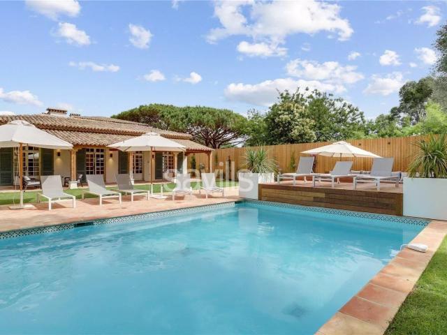 Propriété provencale au cœur de deux hectares de garrigues. 344m² Ramatuelle