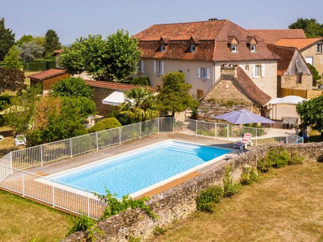 Propriété Quercynoise d'Exception avec Gîtes, Piscine et Grange sur les hauteurs de Saint Céré
