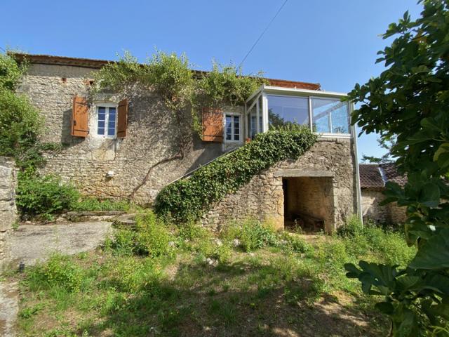 PROPRIETE QUERCYNOISE DE CHARME EN PIERRE DE130 M2 SURFACE U