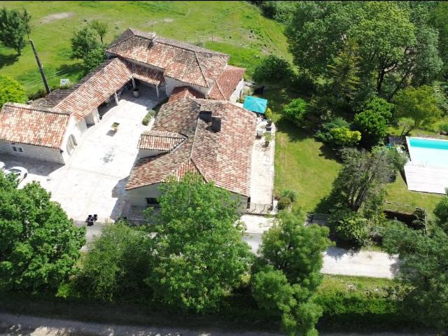 Propriété quercynoise en pierres avec logement indépendant e. 278m² Tournon d'Agenais