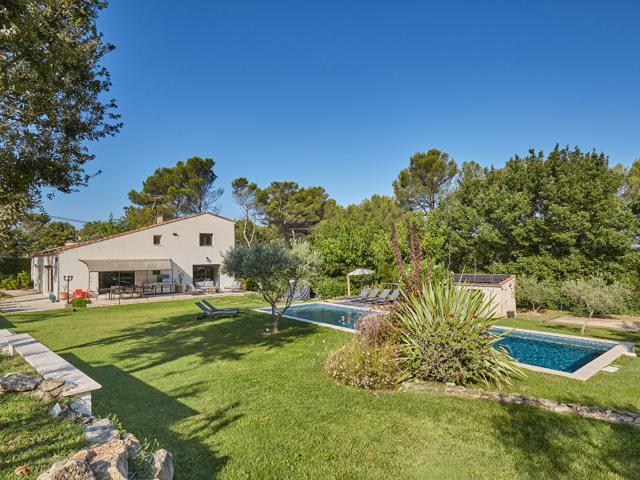 Propriété Rognes 6 pièces 230 m2 avec piscine, carport, garage et studio indépendant. sur 4800m2 de terrain !
