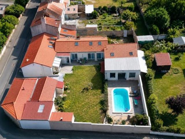 Propriété rare: 3 logements et piscine