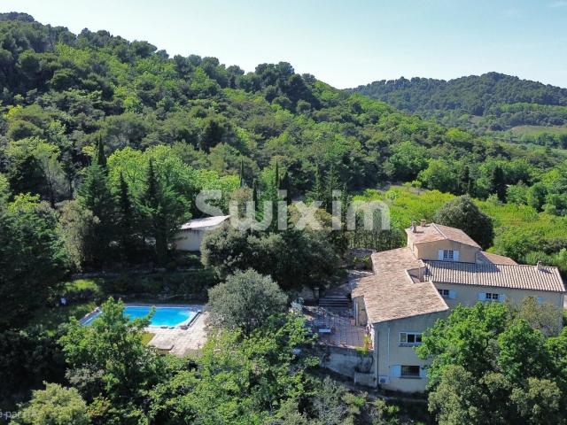 Maison contemporaine proche centre ville au calme. 244m² Villeneuve Lès Avignon