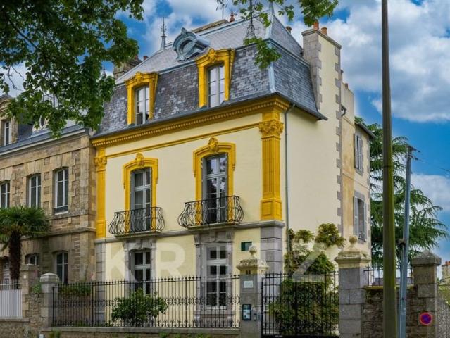 Propriété rare à Dinan Hôtel particulier, gîte et longère de. 450m² Dinan