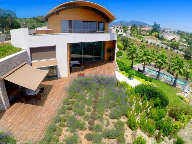 Propriété rare à Gairaut Nice domaine avec ascenseur, vue dominante, terrain avec permis et prestations exclus