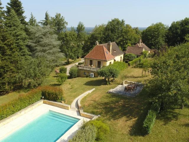 Propriété rare avec gîte indépendant, piscine chauffée et pa. 230m² Gourdon