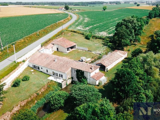 PROPRIETE AVEC BELLE DEMEURE RENOVEE ET MOULIN EN ACTIVITE