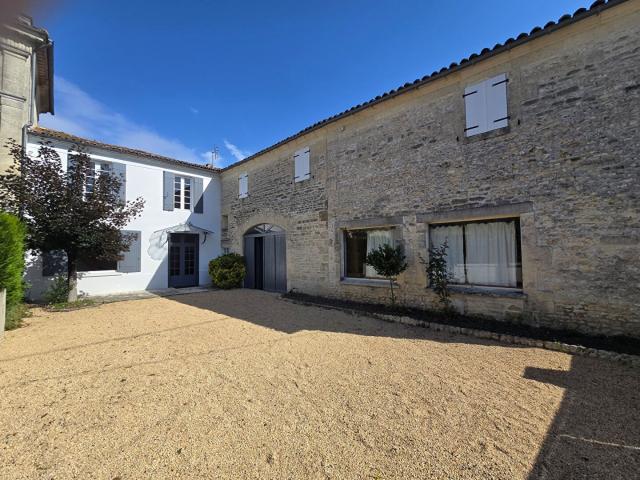 Propriété rénovée avec dépendance 109m² Authon Ebéon