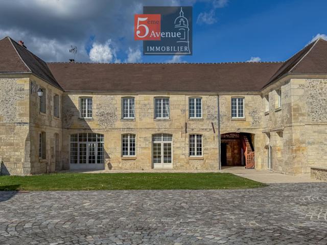 Propriété du XVIIIème siècle avec dépendances à 15 min de Ch