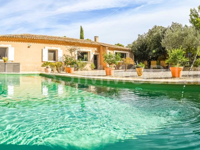 Propriété rurale dans la garrigue du Sud des Alpilles