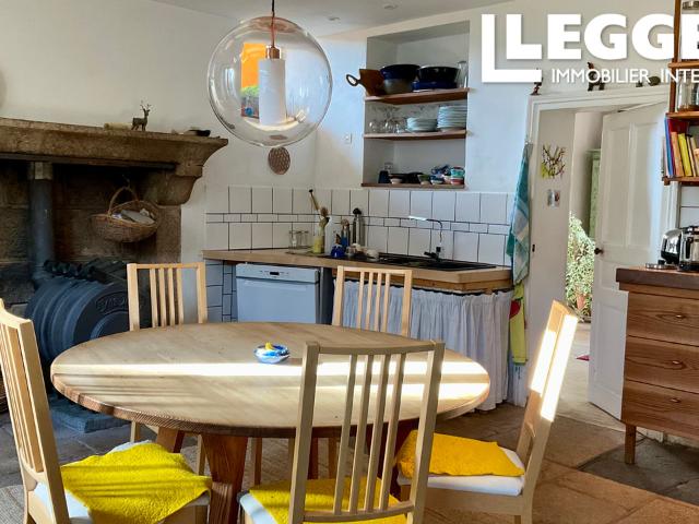 Propriété rurale unique de 5 chambres avec terrain, puits et grand atelier, à 500 m d'un village
