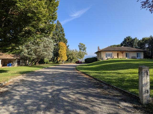 PROPRIETE T6 SUR UN PARC CLOS ET ARBORE DE 15 000 m2 AVEC ETANG ET VUE IMPRENABLE