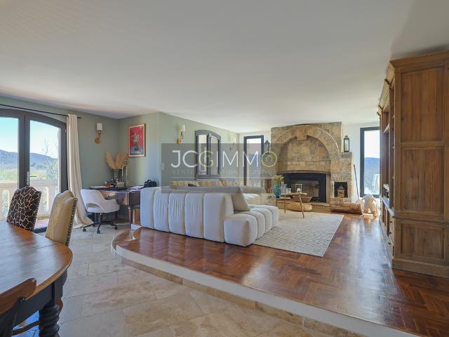Propriété T7 de 232m2 hab avec double garage, dépendance, piscine et 2 352m2 de terrain