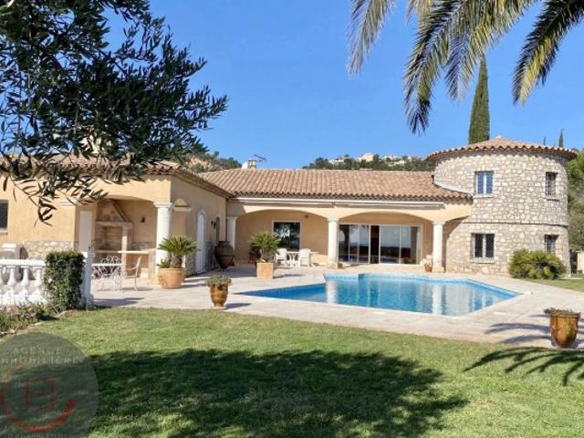 PROPRIETE TRADITIONNELLE DE STYLE, AVEC BEAUCOUP DE CACHET VUE MER PANORAMIQUE
