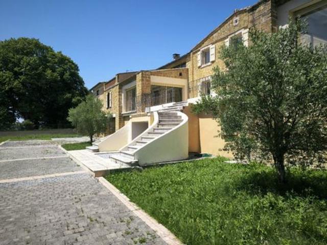 Propriété très spacieuse, 3 habitations, 6.3 ha