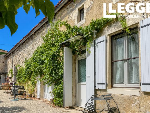 Propriété unique composée de quatre gîtes actuellement exploités en location saisonnière et d’une grange