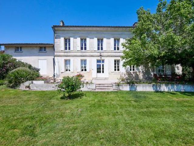 PROPRIETE VITICOLE ET FAMILIALE AVEC MAISONS ET CH