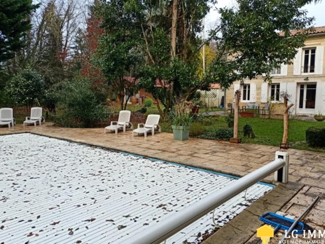 Propriété viticole, maison piscine et dépendances