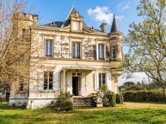 Propriété viticole rare à Pomerol – Château de caractère et vignoble