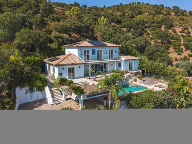 Propriété vue mer avec piscine