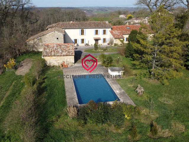 Propriétés de 2 maisons et dépendance 254m² Aurignac