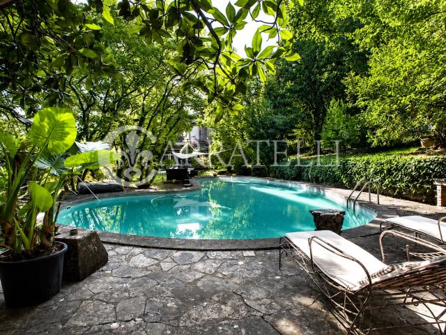 Prospiciente il Lago Albano, stupenda proprietà immobiliare. 1510m² Castel Gandolfo