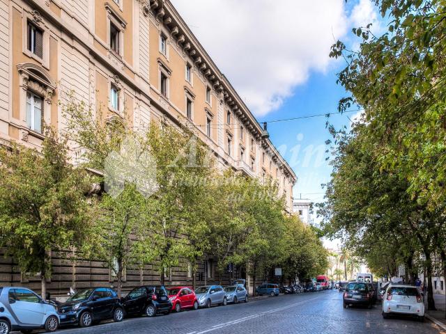 Prati Via Crescenzio prestigious apartment for rent of 220 sqm