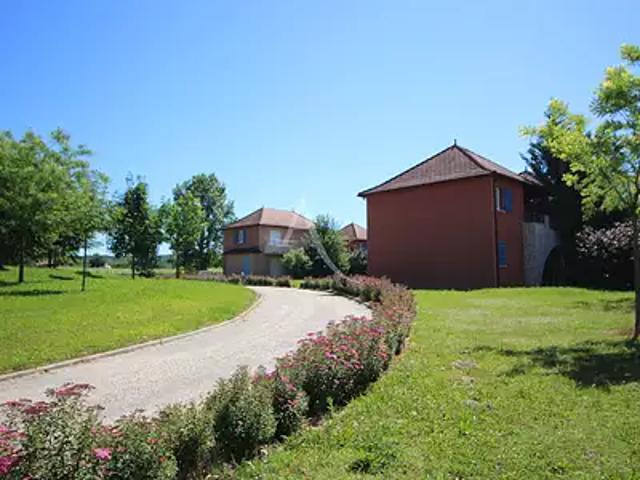 Prayssac 46220 Location appartement 3 pièces t3 au dernier étage piscine