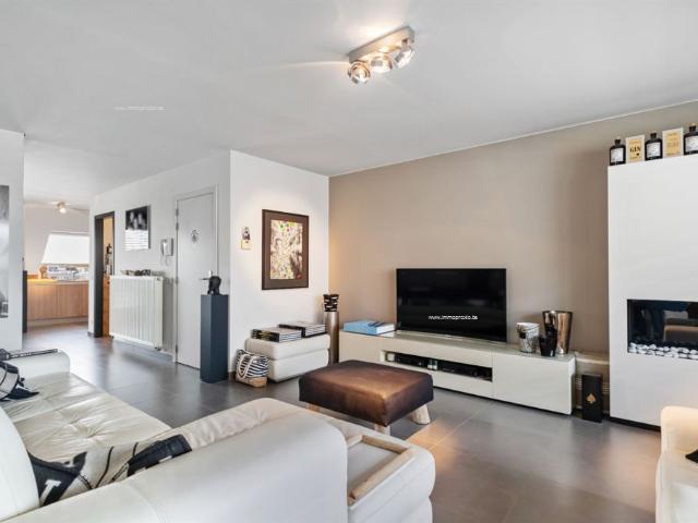 Prachig instapklaar drie slaapkamerappartement met twee terrassen