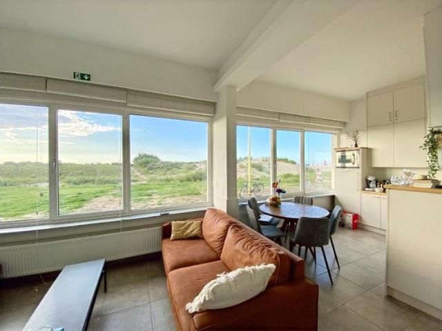 Prachtig 2 slaapkamer appartement op de zeedijk van Oostdu