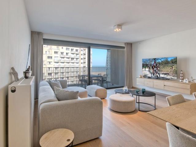 Prachtig 3 slaapkamer appartement met frontaal zeezicht i.