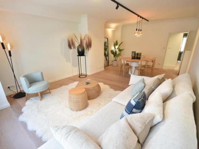 PRACHTIG VERNIEUWD APPARTEMENT GELEGEN IN DE KUSTLAAN NABIJ