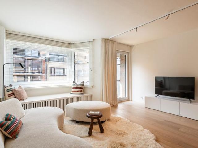 Prachtig afgewerkt appartement met zijdelings zeezicht en.