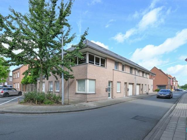 Prachtig afgewerkte bel etage woning met garage in Emelgem