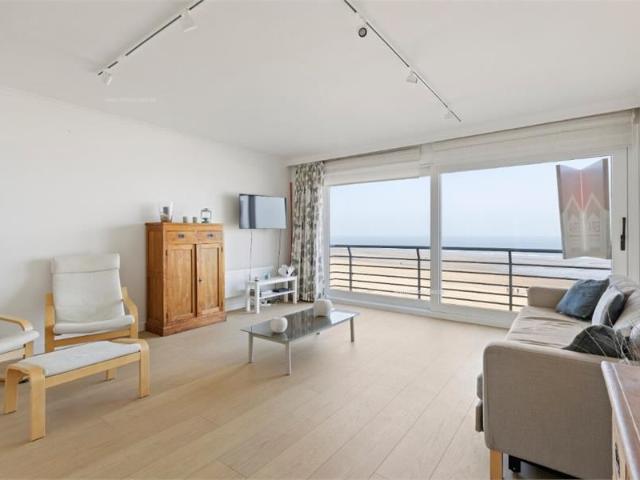 Prachtig appartement te koop de zeedijk in Sint Idesbald!