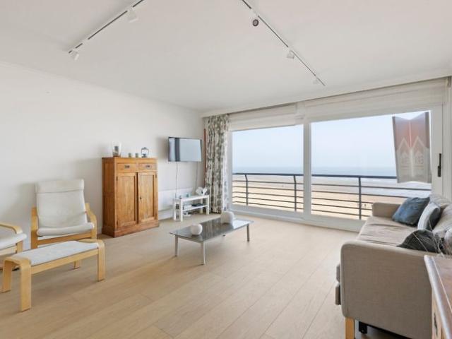 Prachtig appartement te koop de zeedijk in Sint Idesbald!