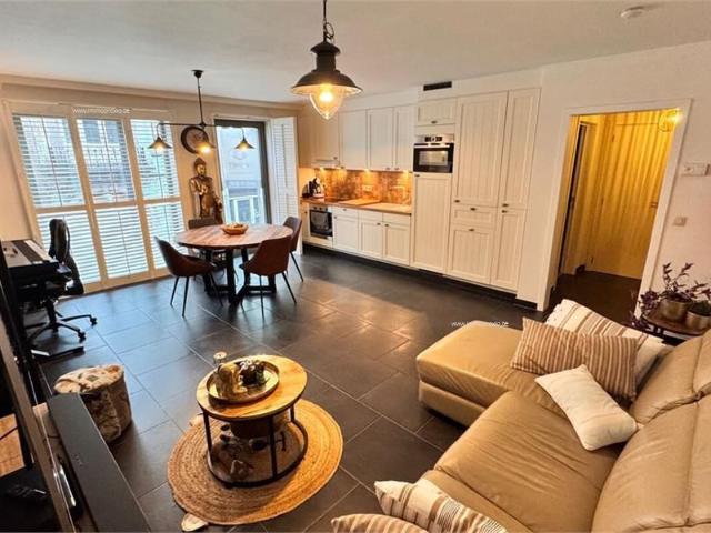 PRACHTIG APPARTEMENT DICHT BIJ HET CENTRUM MET 1 SLP EN BERGING te koop te GERAARDSBERGEN 9500