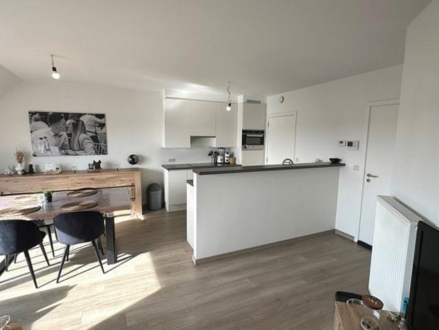 Prachtig APPARTEMENT + GARAGE + TERRAS te koop in ZEDELGEM