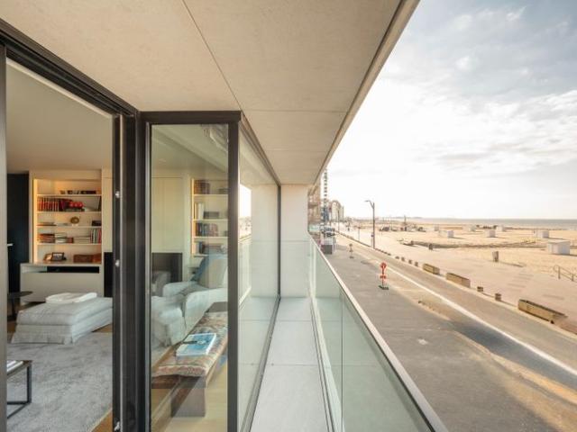 Prachtig appartement met frontaal zeezicht gelegen in har.