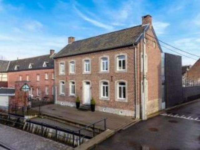 Prachtig authentiek herenhuis met ruime loods en garage i.
