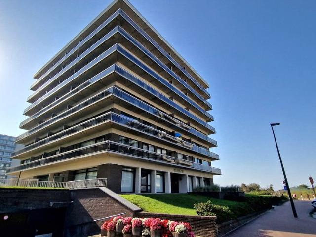 PRACHTIG & COMPLEET GERENOVEERD HOEKAPPARTEMENT MET 2 RUIME