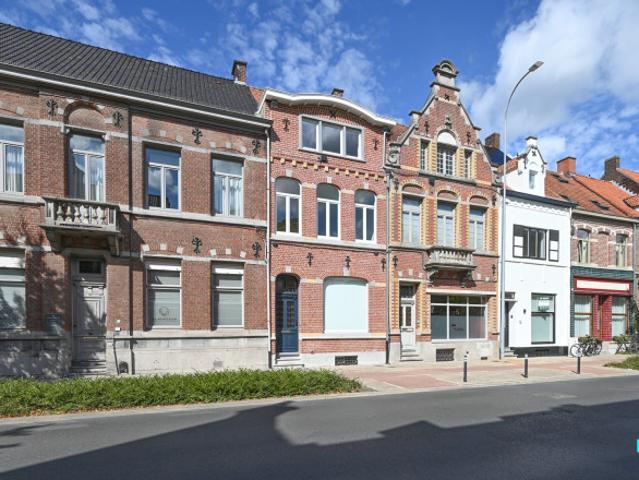 Prachtig & compleet gerenoveerde burgerwoning in hartje Izegem