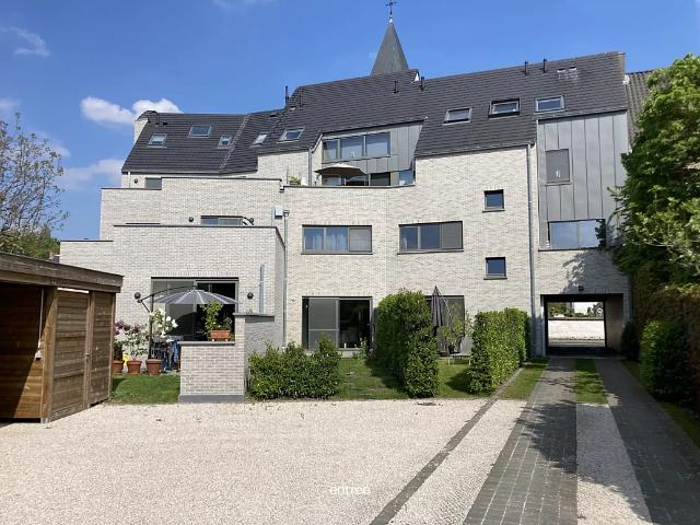 Prachtig duplex dakappartement in het centum van Zwijnaarde