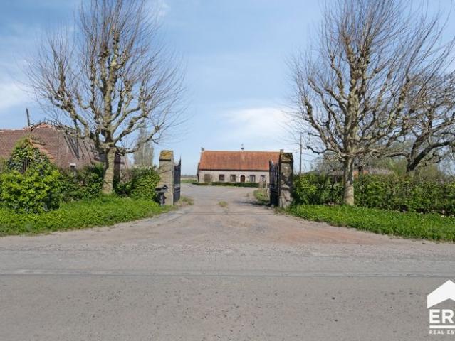 Prachtig gelegen hoeve op 7.200 m² met diverse bijgebouwen