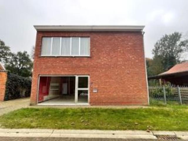Prachtig gelegen te renoveren woning op perceel van 2.924m²