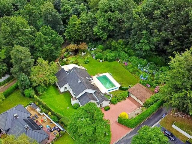 Prachtig gelegen villa met zwembad te Kluisbergen