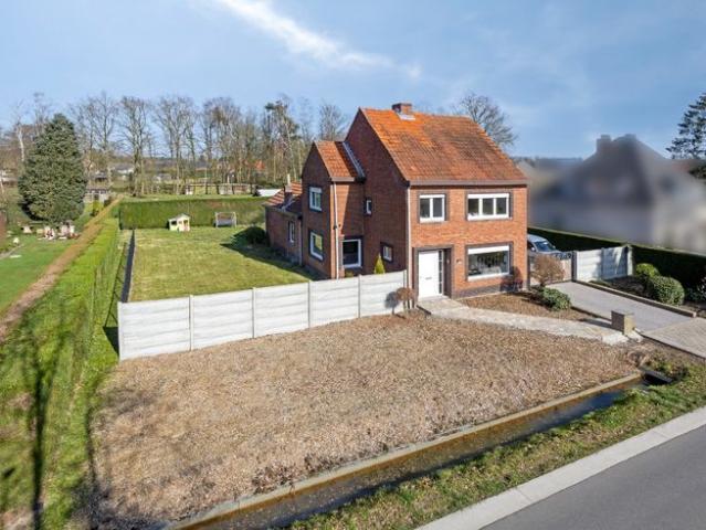 Prachtig gelegen woning op 1375m² te koop in Leopoldsburg!
