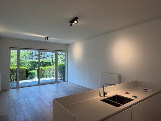 Prachtig gelijkvloers appartement op top locatie met parking