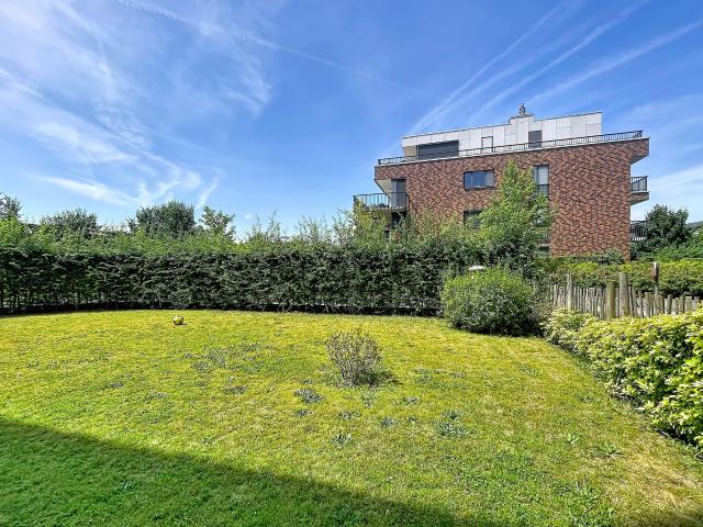 Prachtig gelijkvloers appartement met 3 slaapkamers en tuin