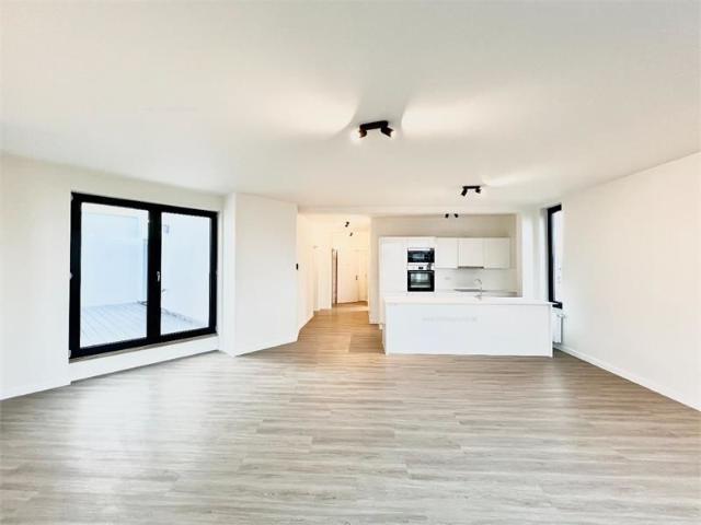 Prachtig gerenoveerd 2 slaapkamer appartement met uniek terras